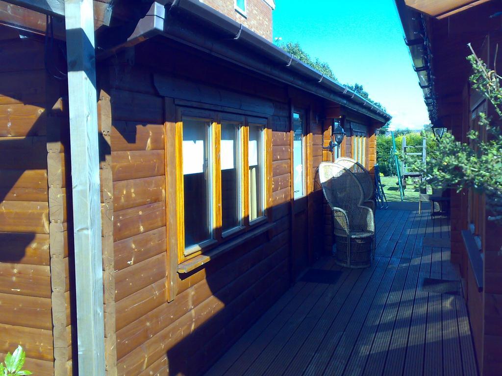 The White House Guest House Slough Exterior foto